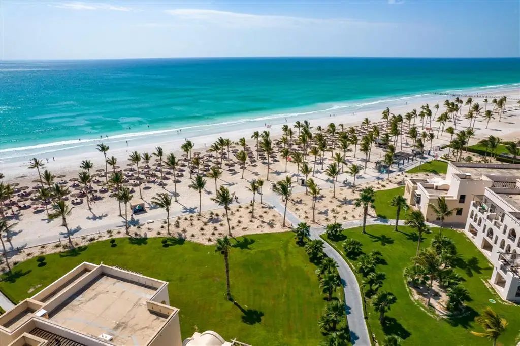 Salalah Rotana Resort strandja és kertje felülről